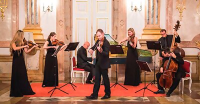 Freu dich auf einen Abend im wunderschönen Marmorsaal des Salzburger Schloss Mirabell. Hör Musik von großen klassischen Komponisten und lass dich von den stimmungsvollen Melodien verzaubern, die von renommierten Ensembles und Solisten vorgetragen werden.